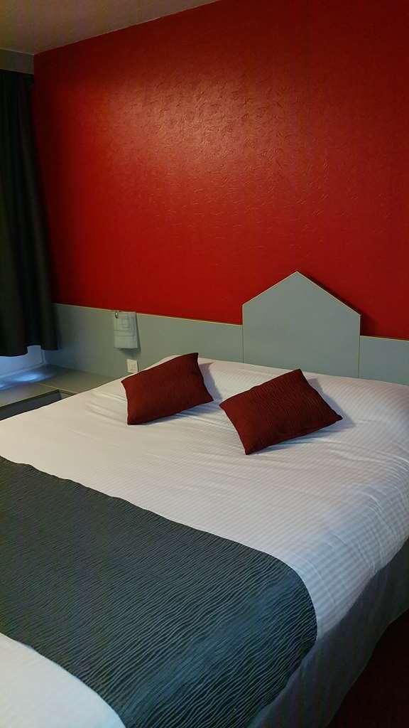 Brit Hotel Sarreguemines Szoba fotó